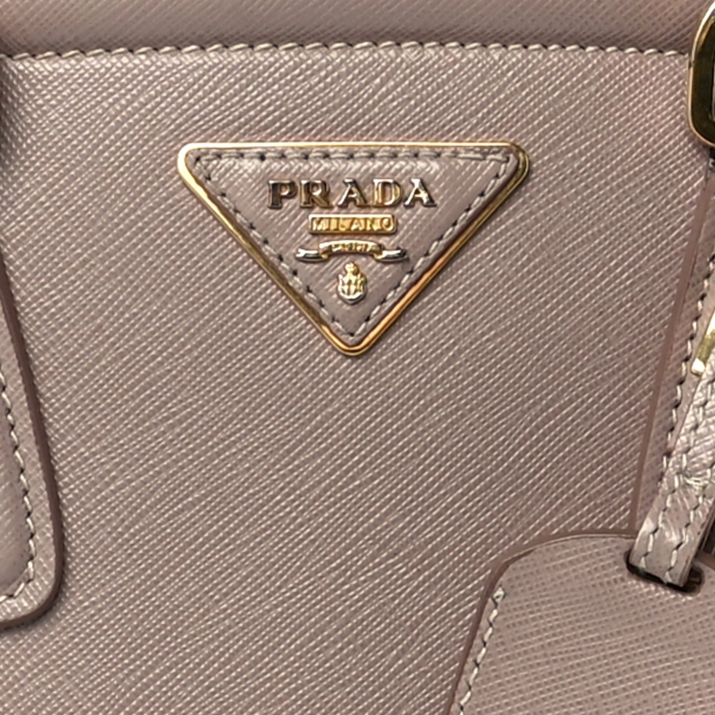 Saffiano Lux Medium Tote Cammeo