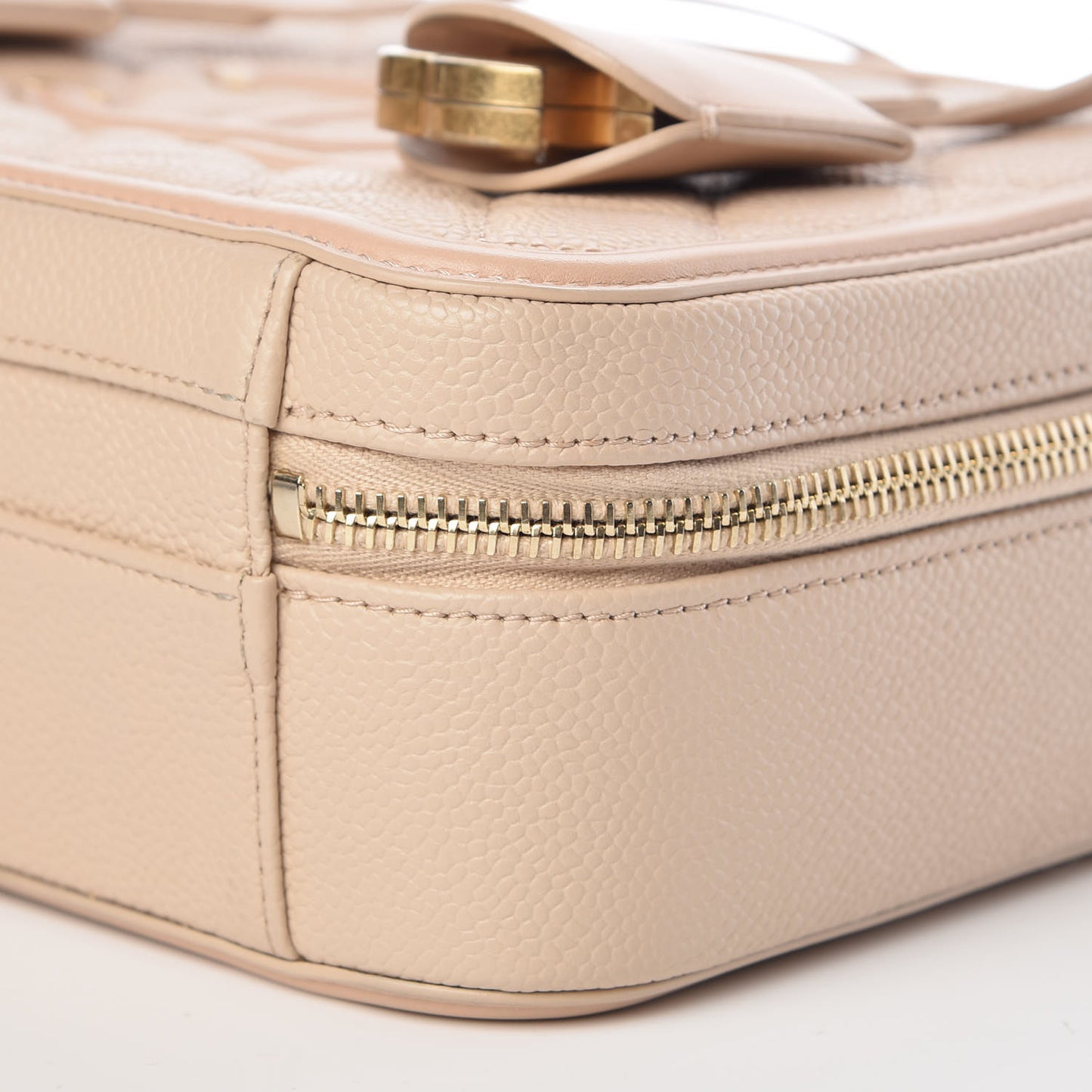 Caviar Quilted Medium CC Filigree Vanity Case Beige