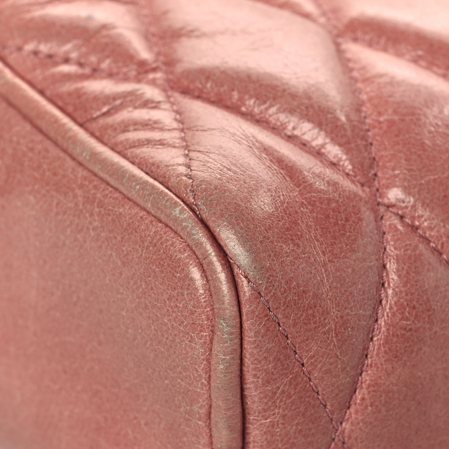 Vitello Shine Quilted Camera Bag Loto