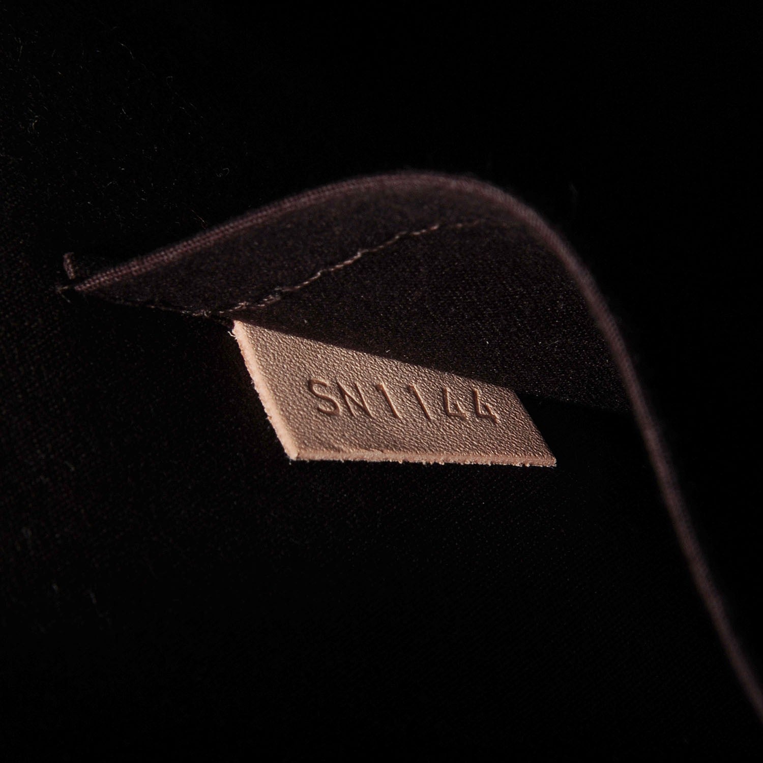 Louis Vuitton Vernis Alma MM Amarante 7 of 7