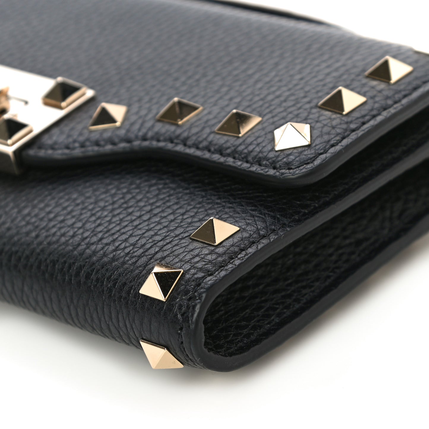 Pebbled Calfskin Rockstud Flip Lock Wallet On Chain Black