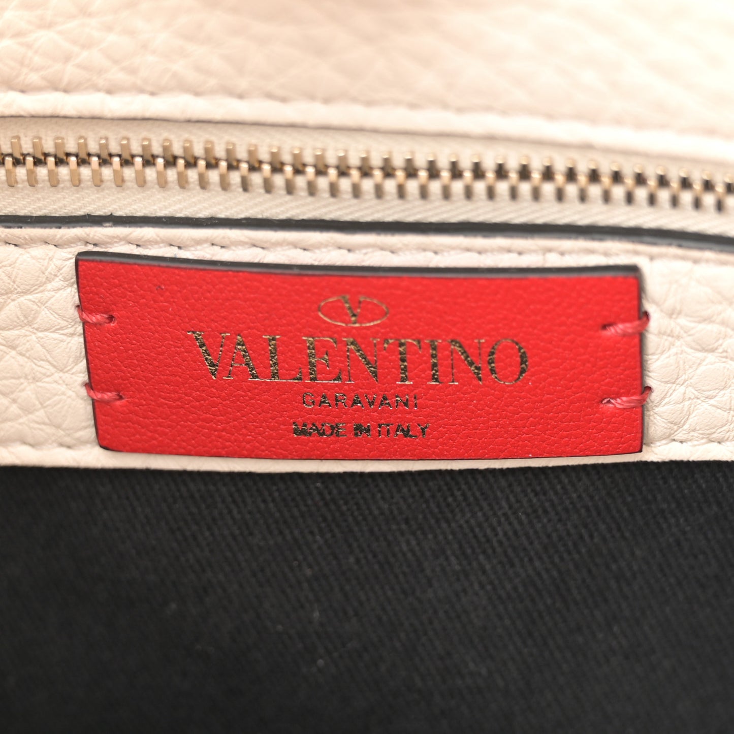 Pebbled Calfskin Small Rockstud Flip Lock Hobo White