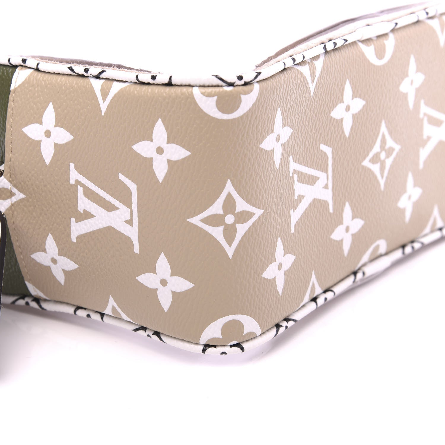 Louis Vuitton Monogram Giant Beach Pouch Kaki 7 of 10