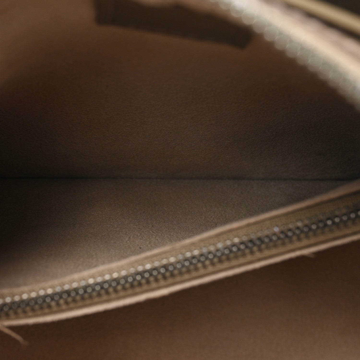 Louis Vuitton Epi Pont-Neuf Pepper 8 of 17