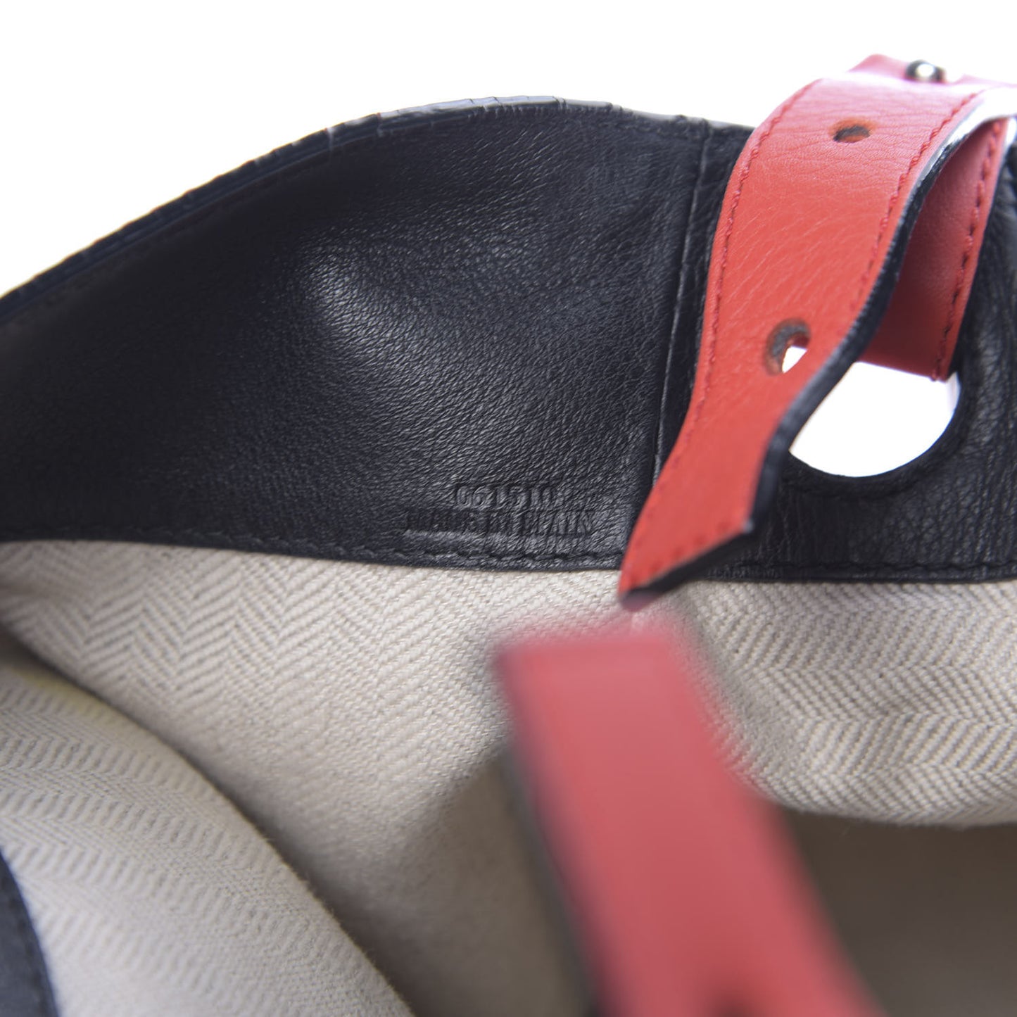 Calfskin V Bucket Bag Red
