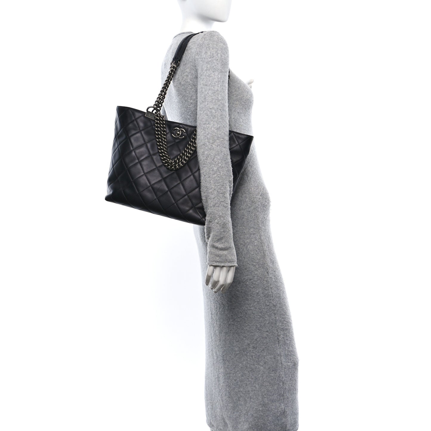 Calfskin Quilted Large Shopping In Chains Tote Black