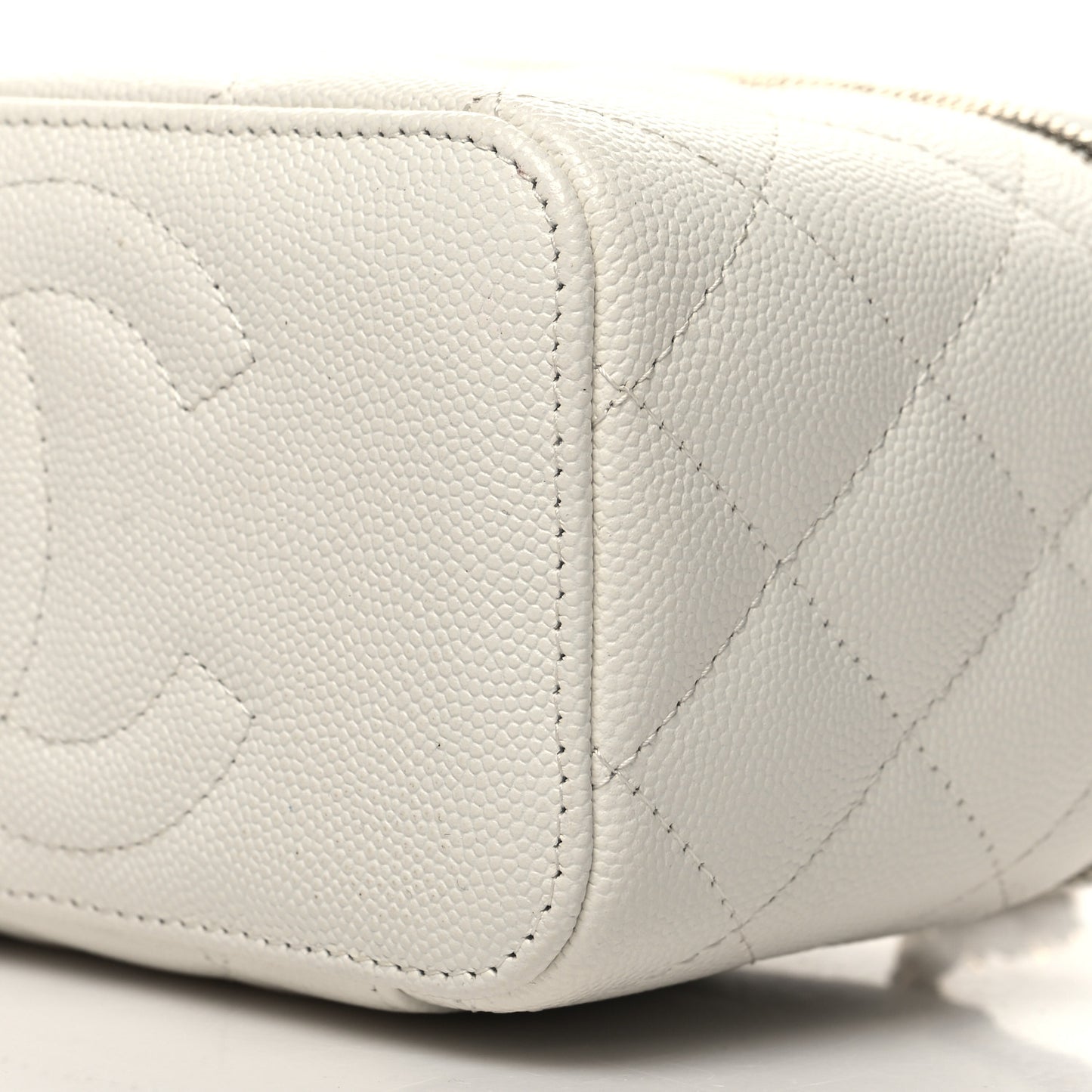 Caviar Quilted Small Vanity Case With Chain White
