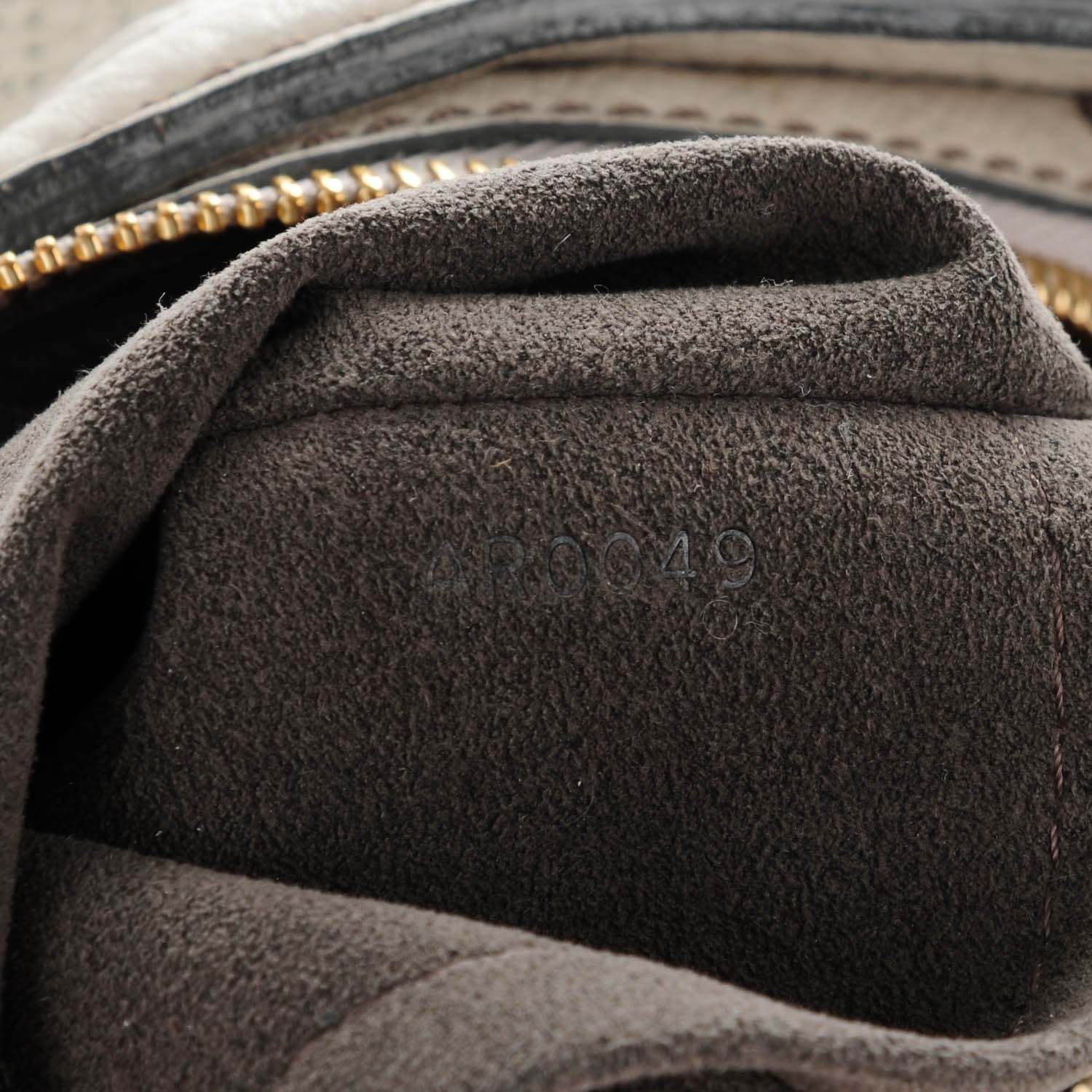 Louis Vuitton Mahina XS Gris 7 of 8