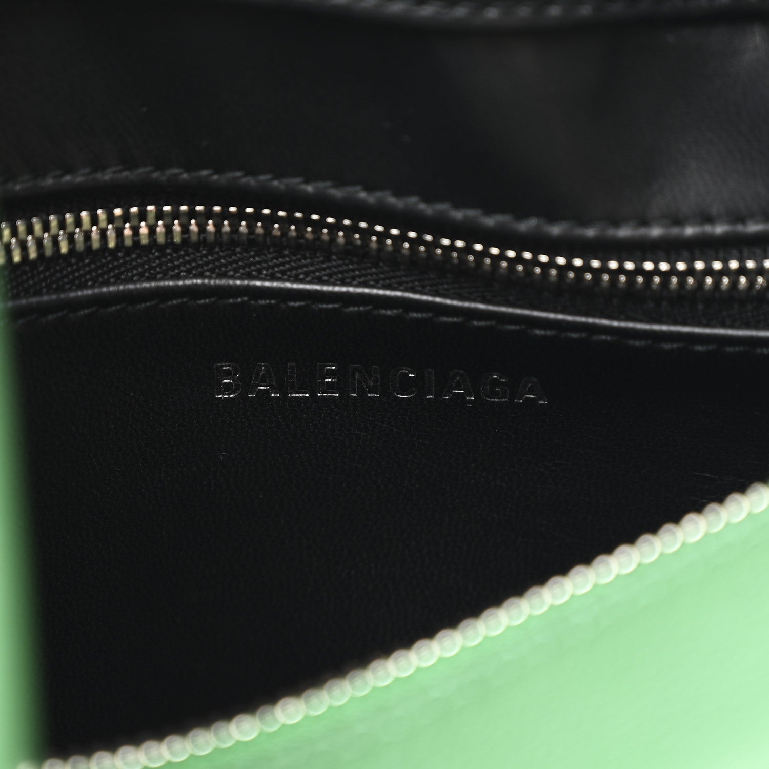 Balenciaga Shiny Day Calfskin Logo S Triangle Duffle Irlandais 6 of 10