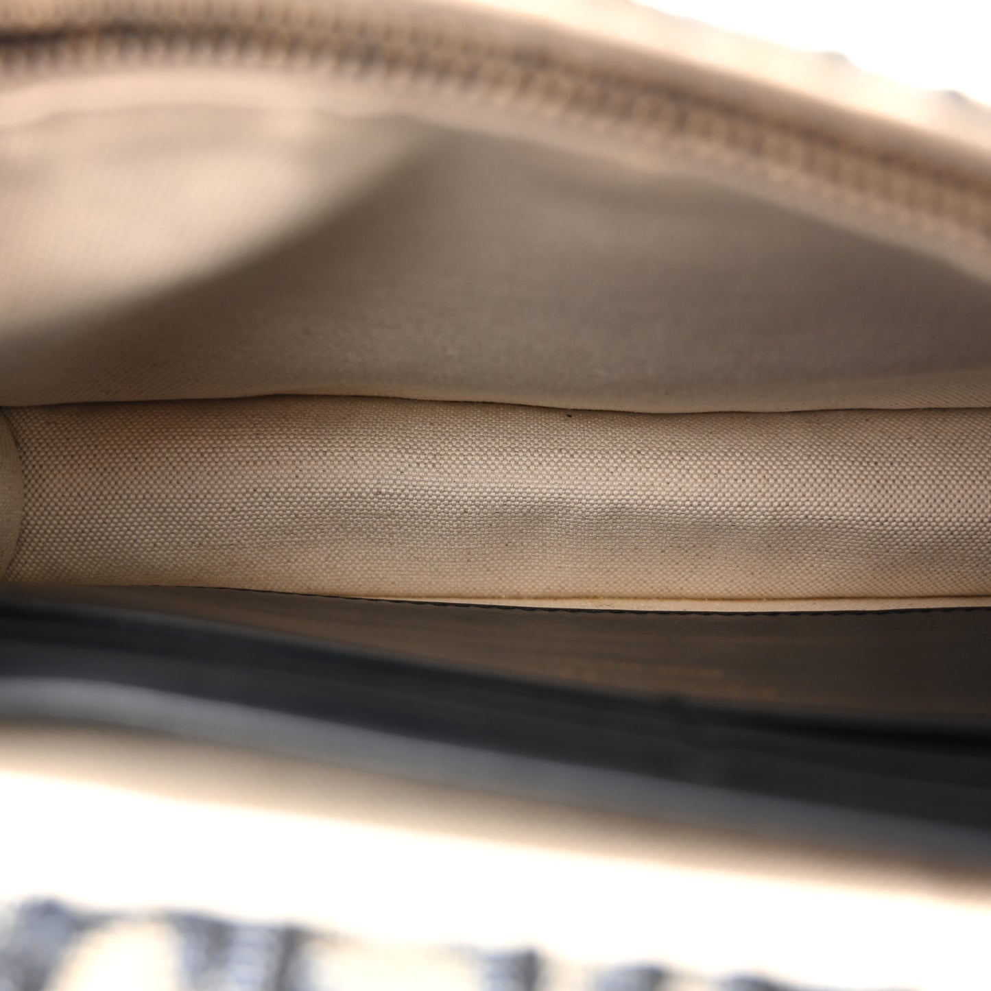 Oblique Saddle Chain Pouch Blue