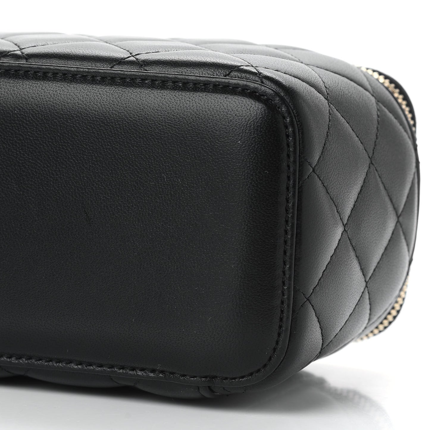 Lambskin Quilted Small Vanity Case With Chain Black