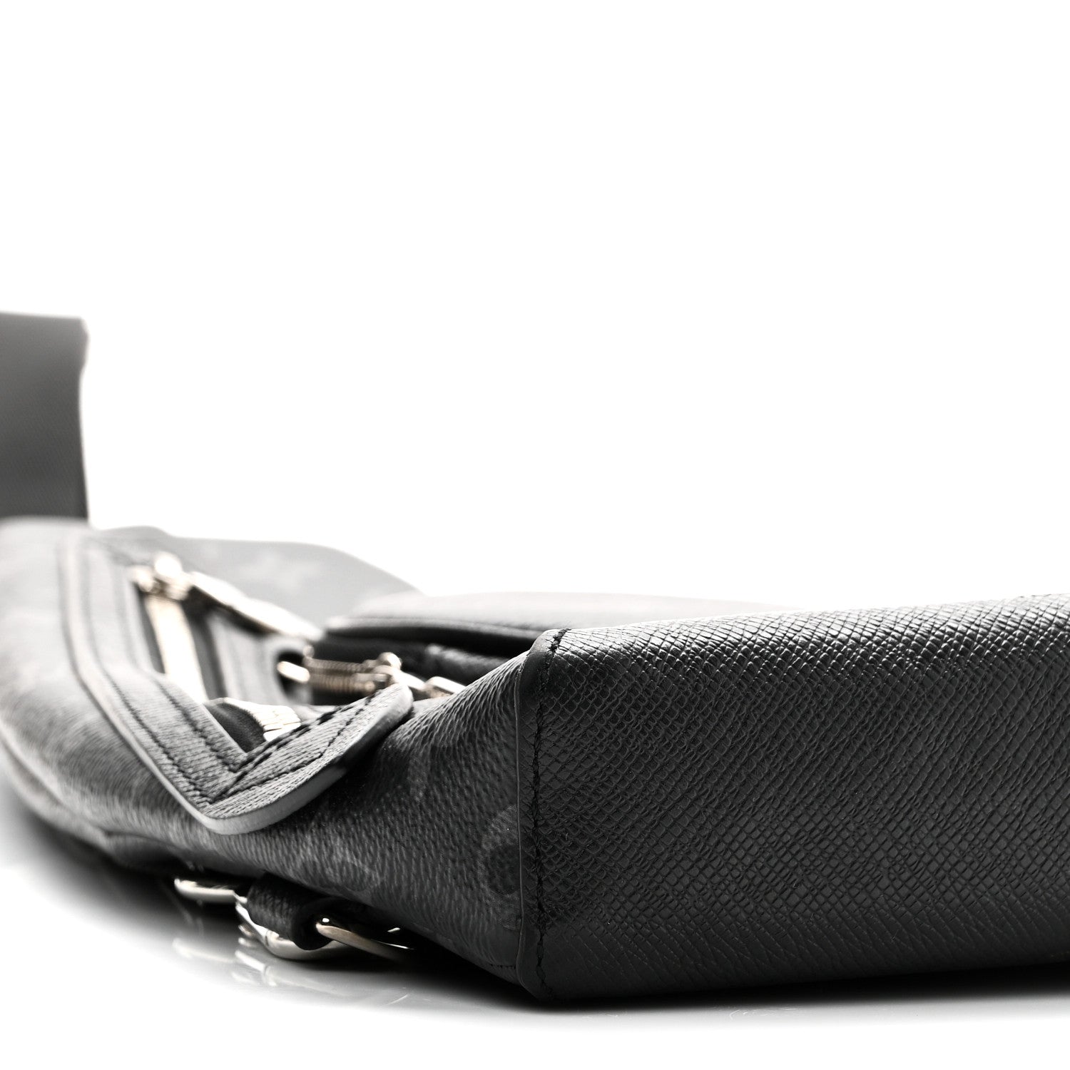 Louis Vuitton Taigarama Duo Slingbag Black 8 of 10