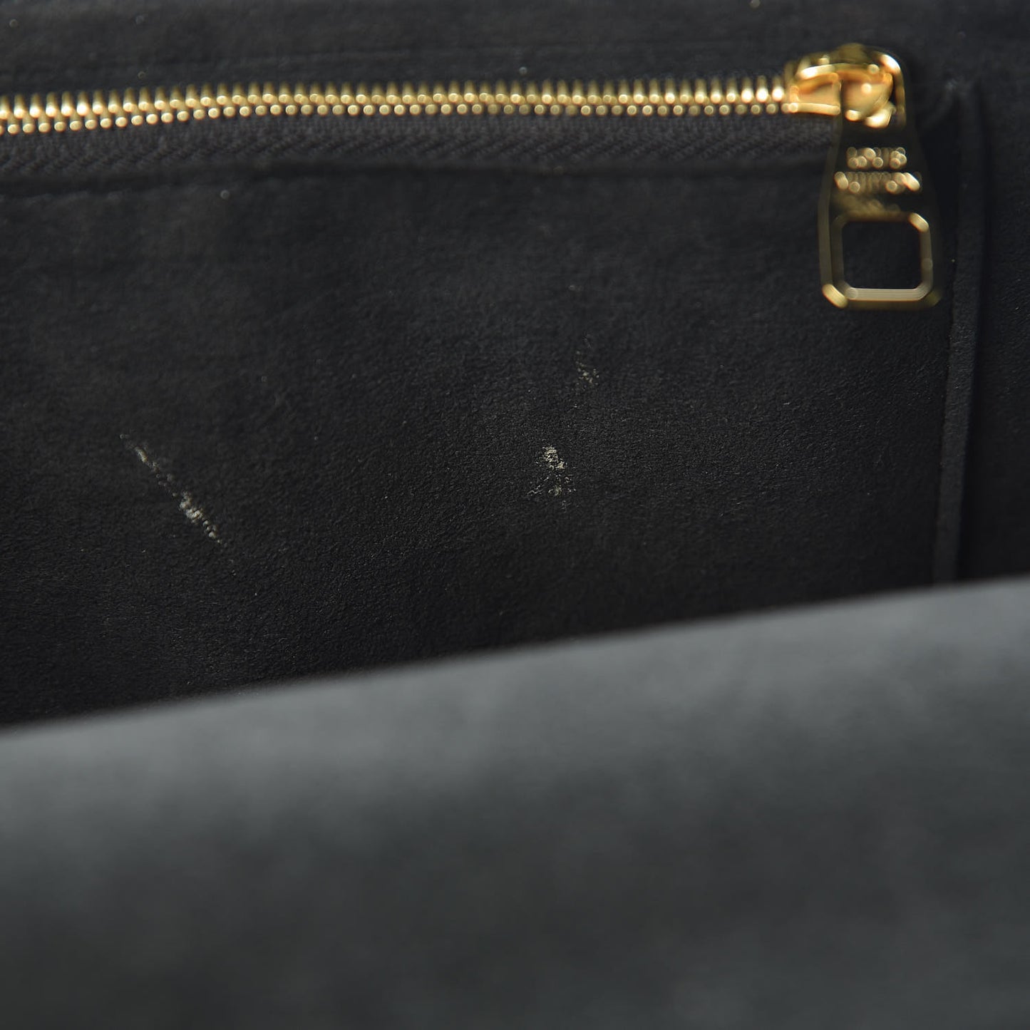 Calfskin Chain Louise GM Black