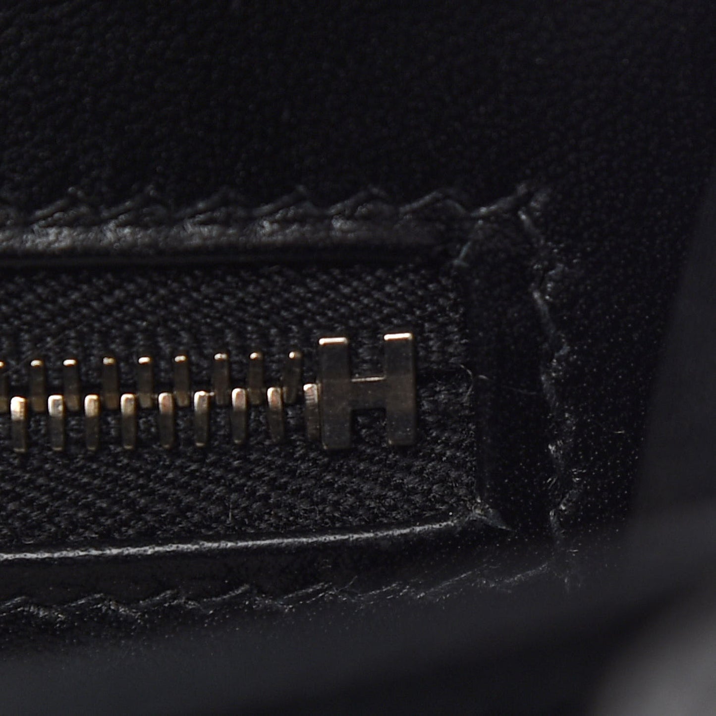 Epsom Horseshoe Enamel Constance 24 Black