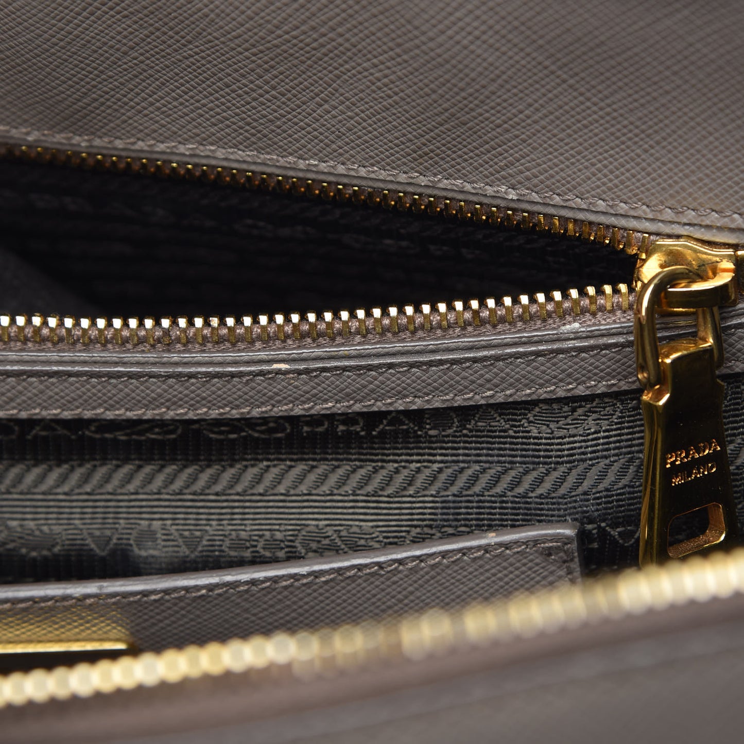 Saffiano Lux Extra Large Galleria Double Zip Tote Argilla