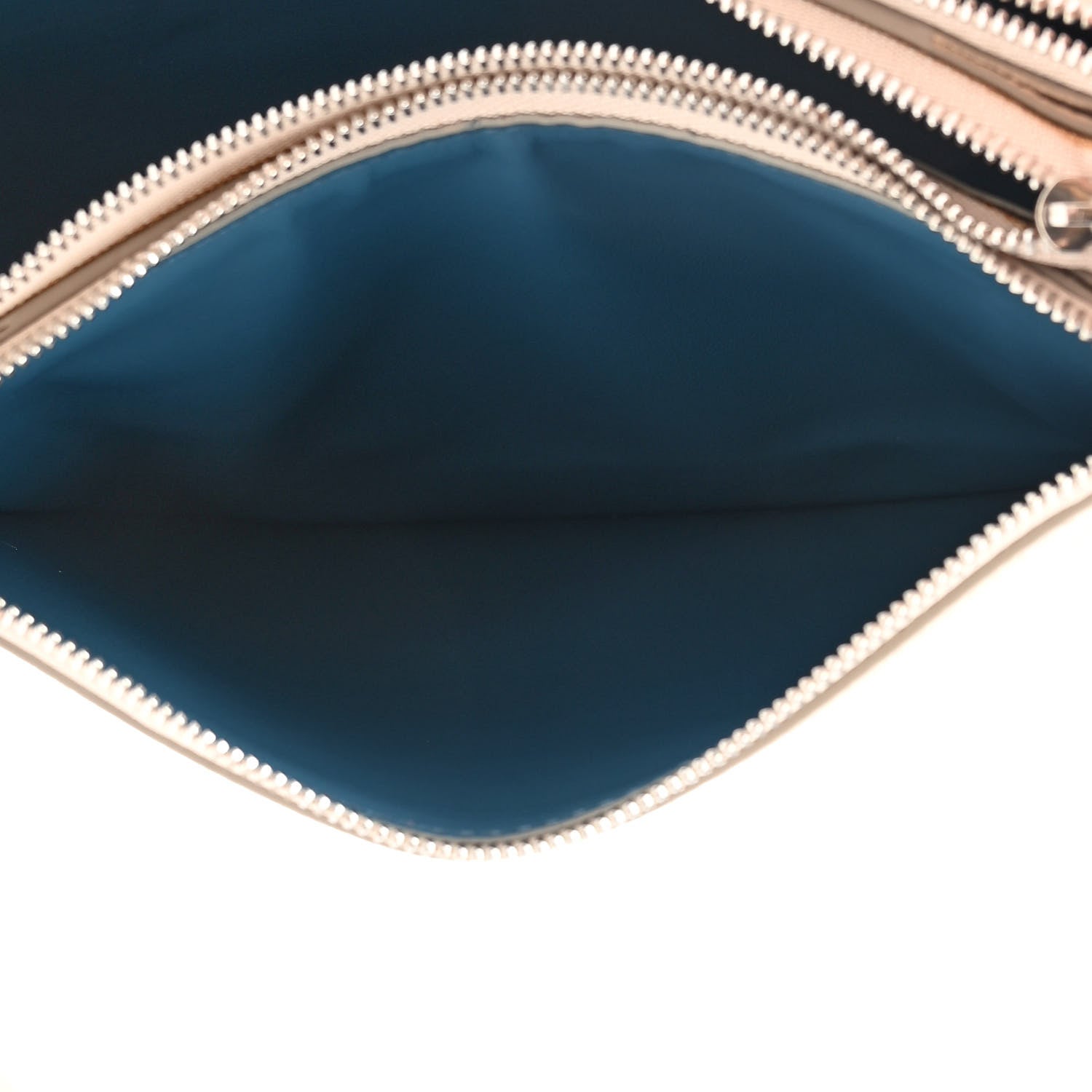 Burberry Grainy Goatskin Penhurst D-Ring Triple Zip Crossbody Bag Beige 7 of 13