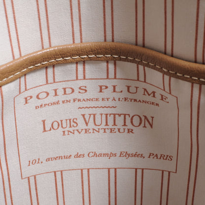 Louis Vuitton Trianon Poids Plume PM 7 of 9