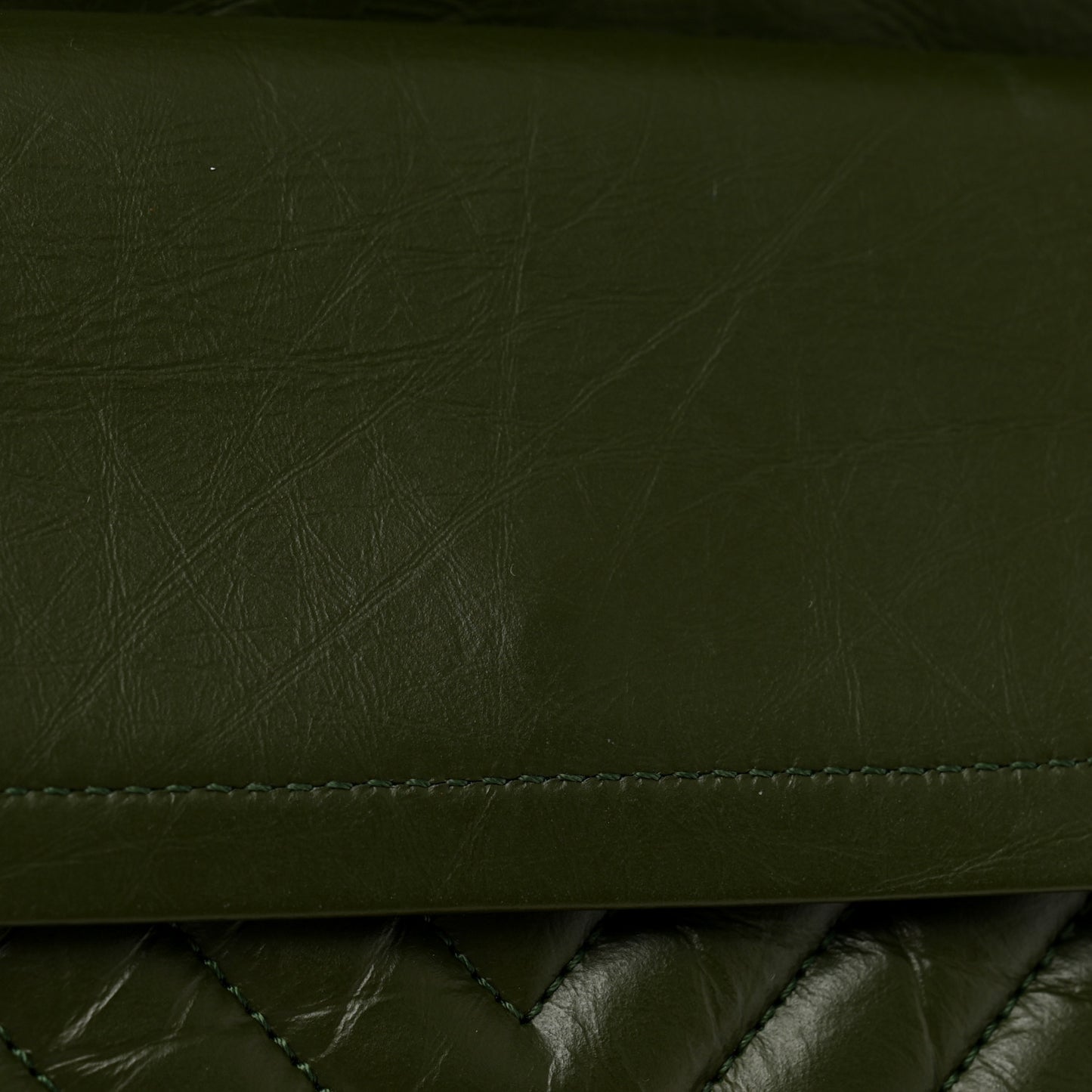 Aged Calfskin Chevron Quilted 2.55 Reissue 225 Flap Green