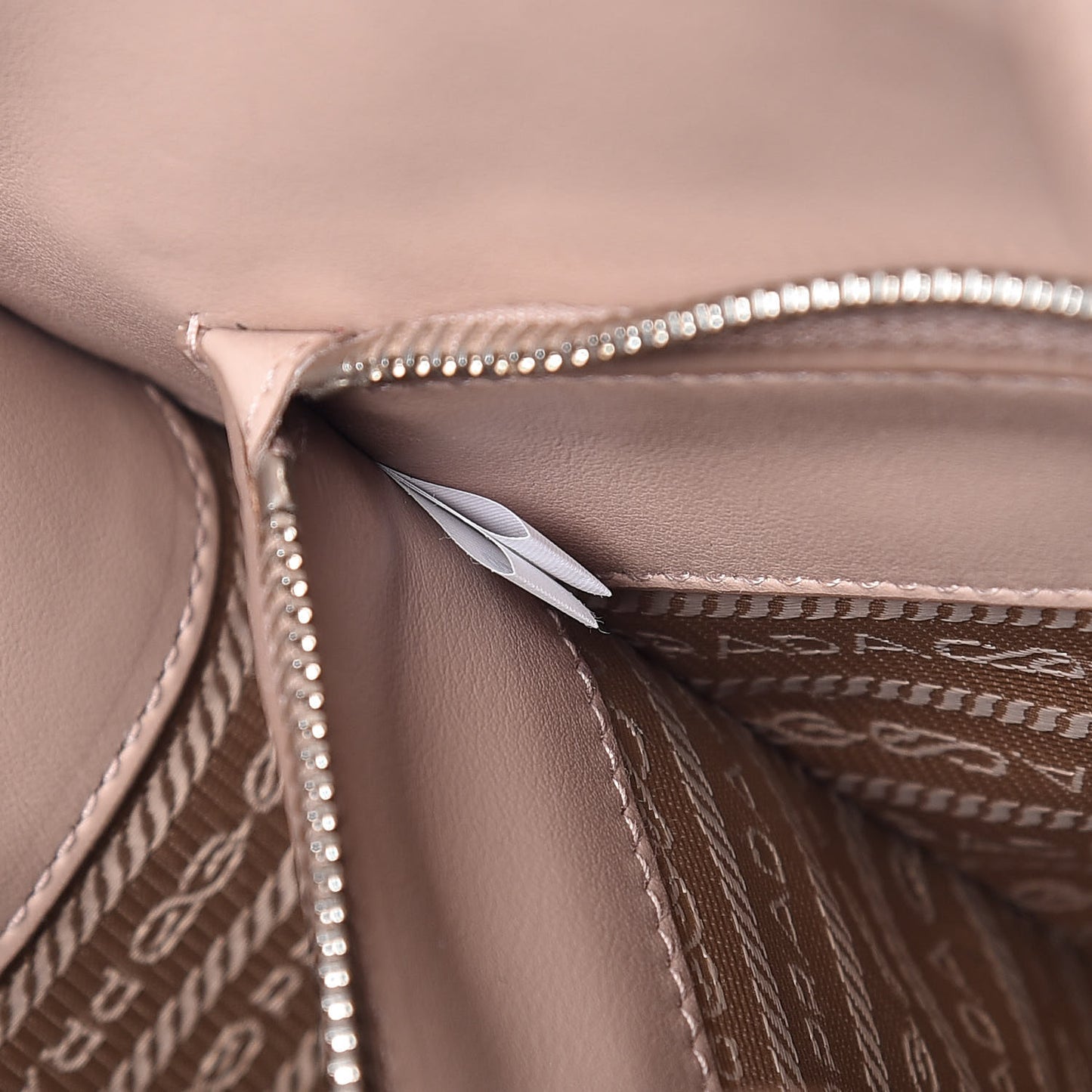 Soft Calfskin Impunture Diagramme Tote Cipria