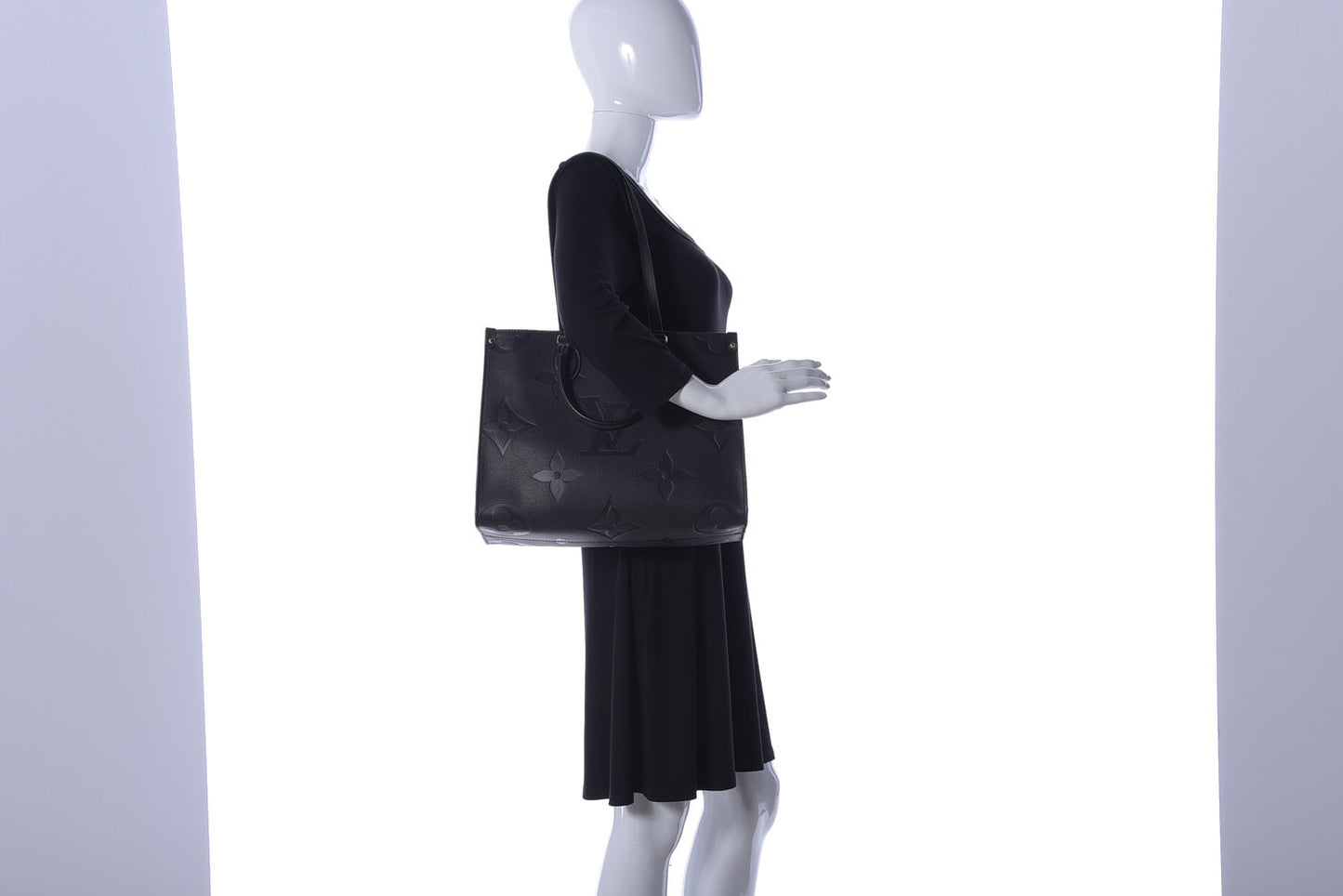 Empreinte Monogram Giant Onthego MM Black
