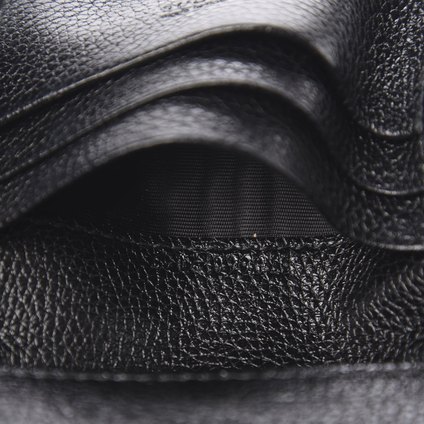 Grainy Calfskin Zumi Chain Card Case Wallet Black
