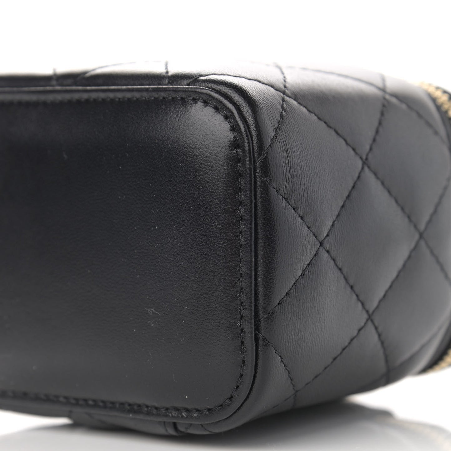 Lambskin Quilted Mini Pearl Crush Vanity Case With Chain Black