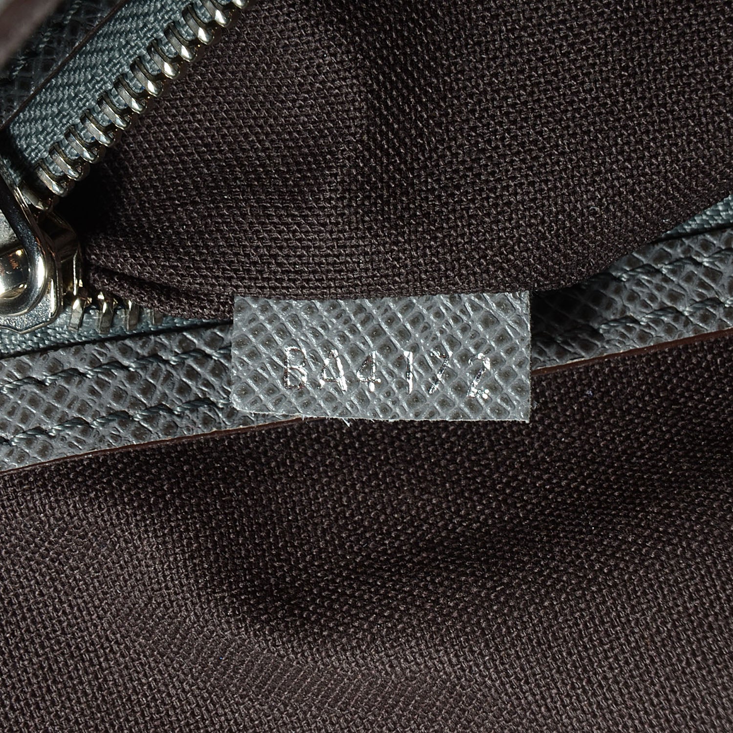 Louis Vuitton Taiga Roman MM Messenger Glacier 7 of 7
