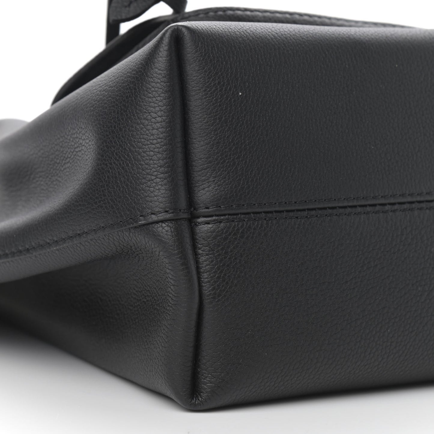 Calfskin Lockme Bucket MM Black