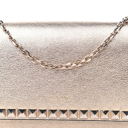Valentino Garavani Metallic Calfskin Rockstud No Limit Wallet On Chain Gold 9 of 10