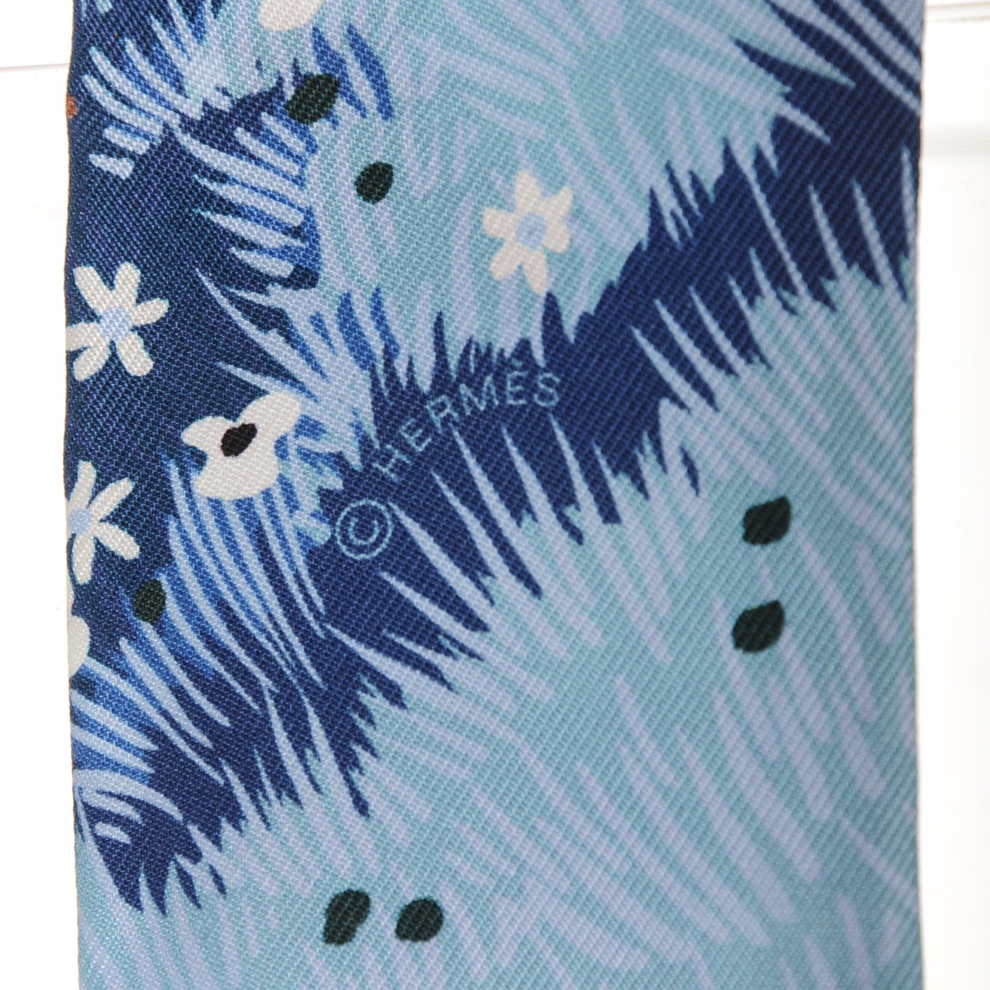Silk Dans un Jardin Anglais Twilly Ciel Marine Brun