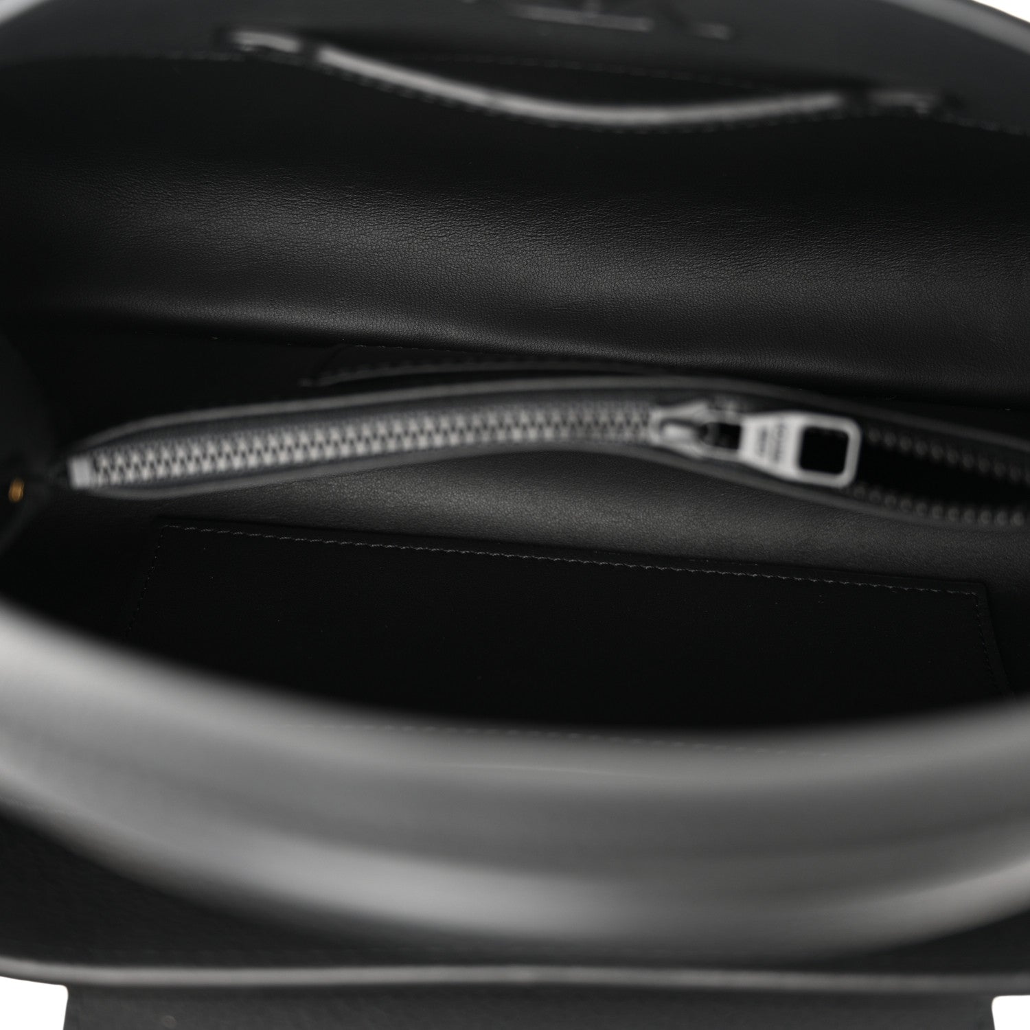 Louis Vuitton Taurillon Capucines East West MM Matte Black 5 of 9