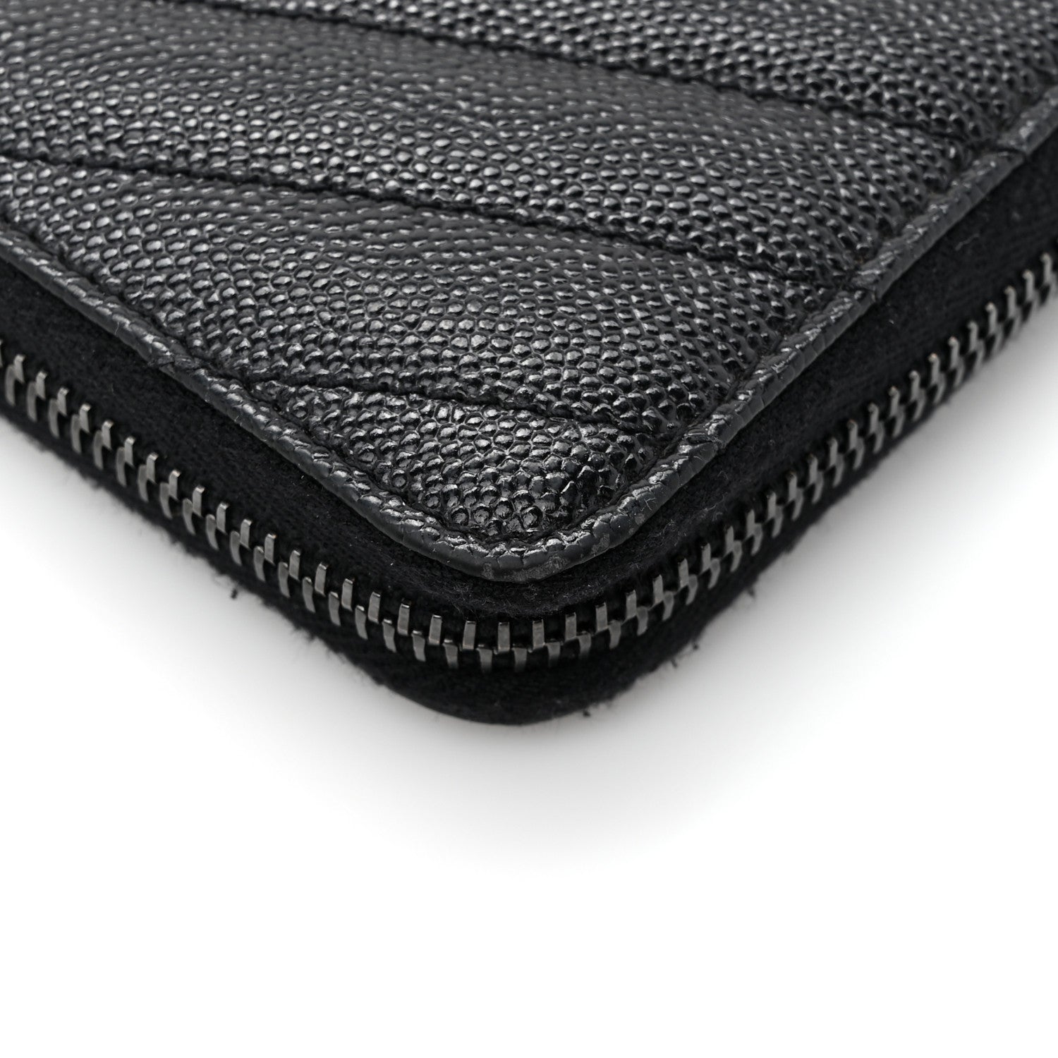 Saint Laurent Grain De Poudre Matelasse Chevron Monogram Monochrome Zip Around Wallet Black 12 of 12