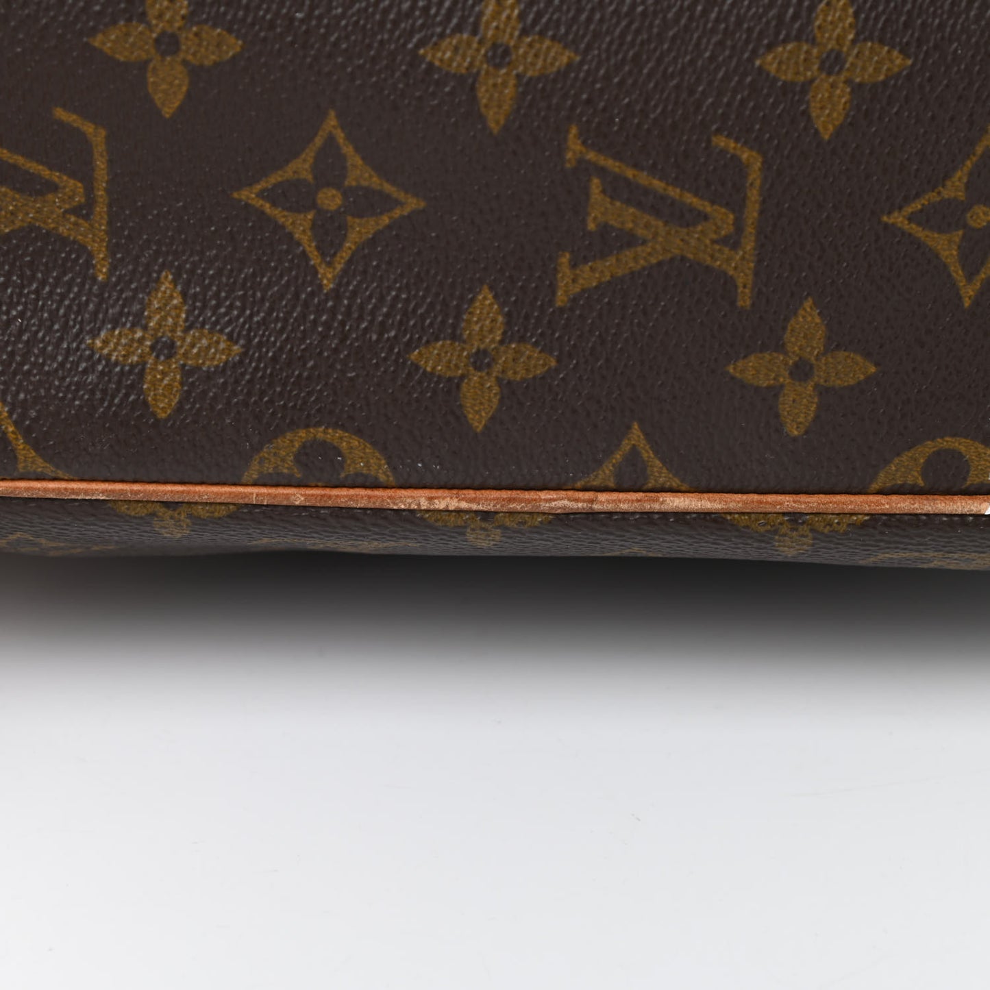 Monogram Nil 28