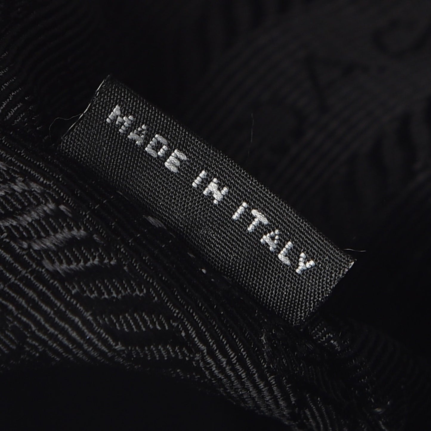 Saffiano Medium Galleria Double Zip Tote Black