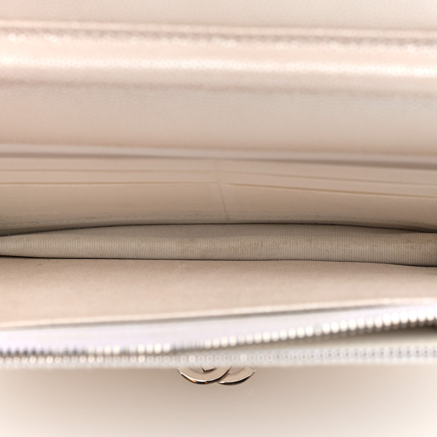 Iridescent Caviar Quilted Golden Class Wallet On Chain WOC White