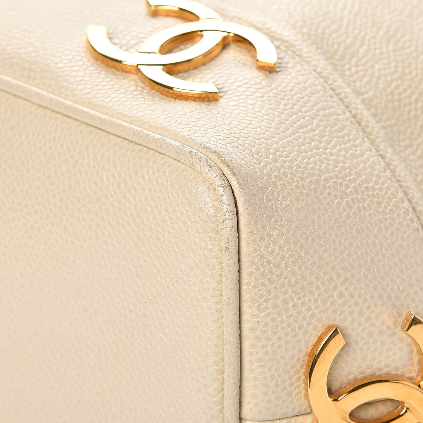 Caviar CC Bucket Shoulder Bag White