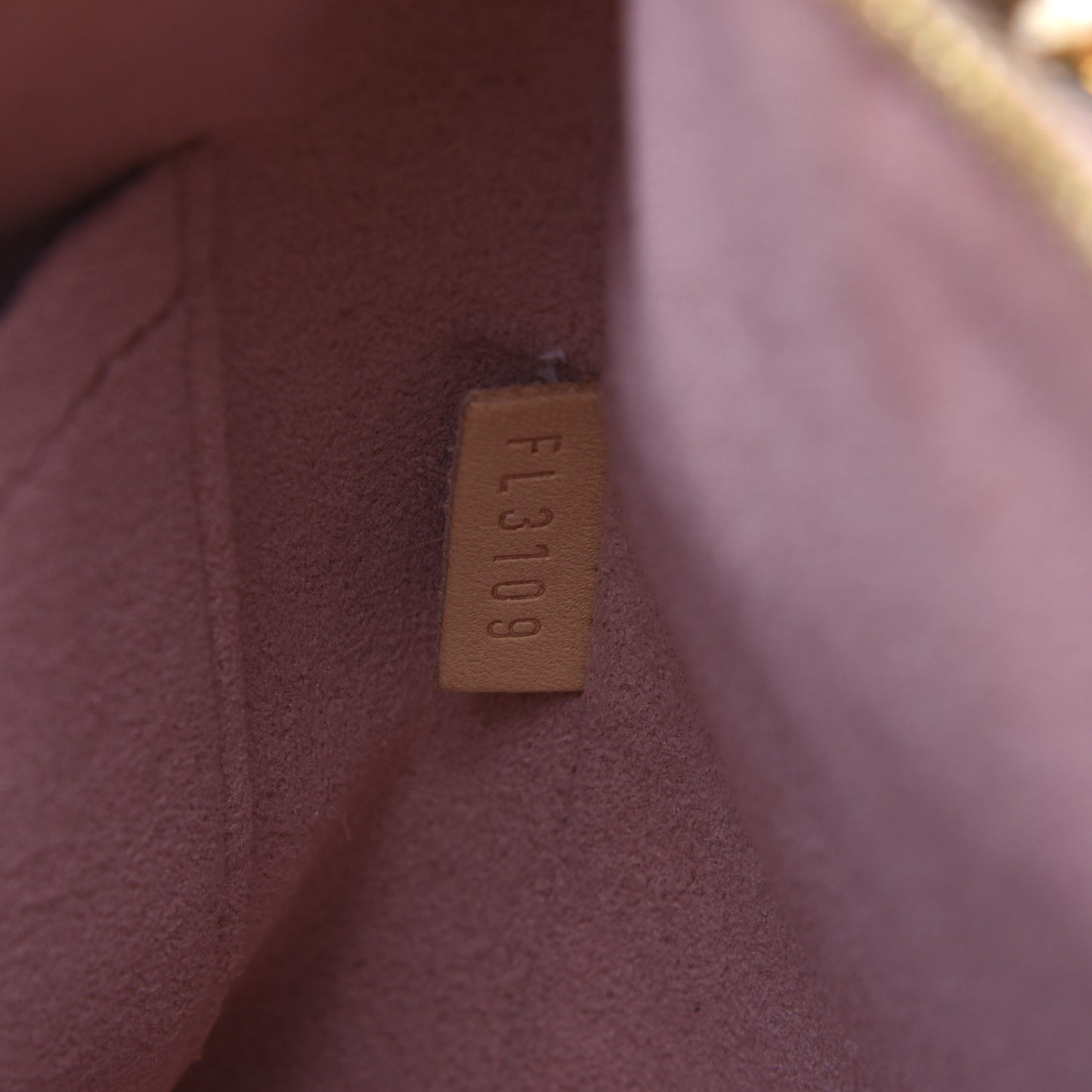 Monogram V Tote BB Rose Poudre