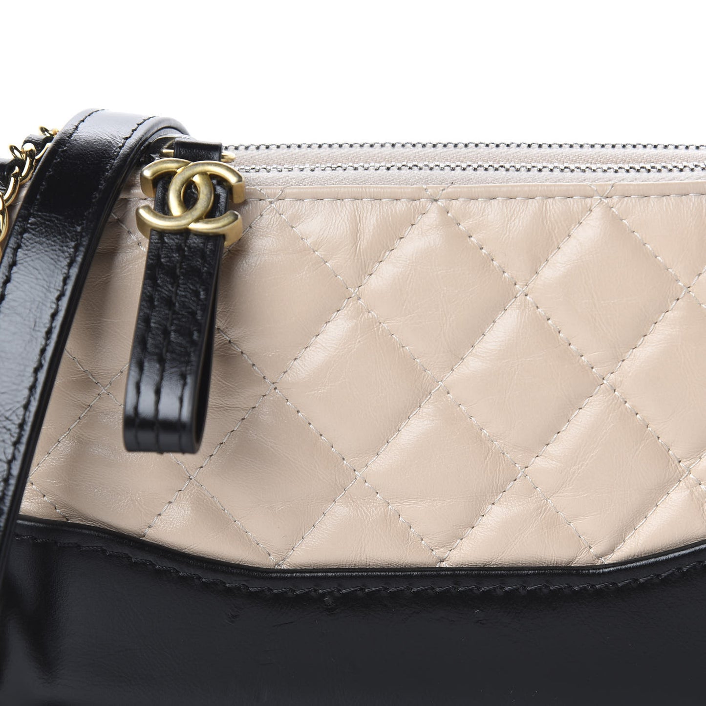 Aged Calfskin Quilted Small Gabrielle Clutch With Chain Beige Black