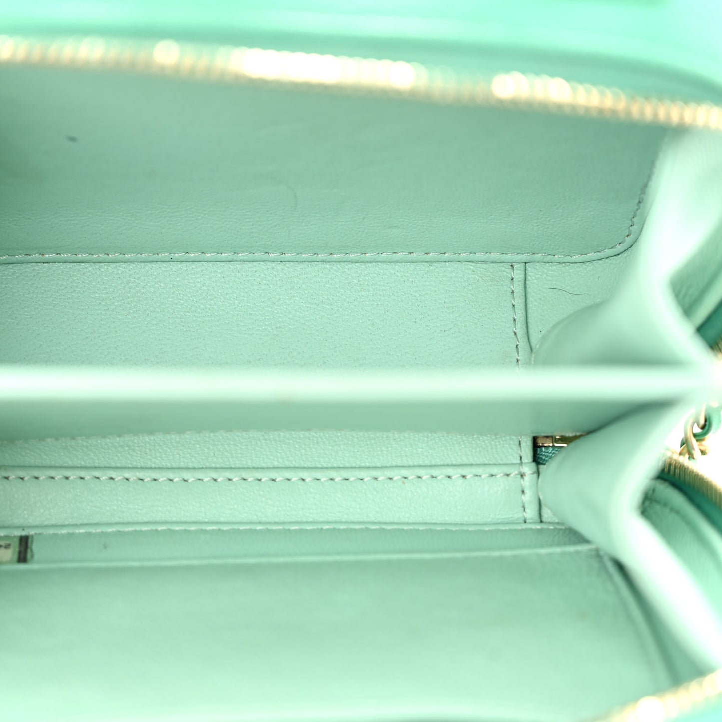 Caviar Quilted Small CC Filigree Vanity Case Green