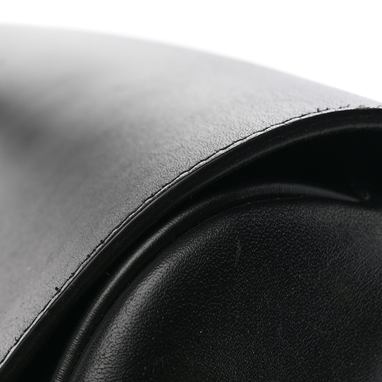 Box Calfskin Medium Bobby Flap Black