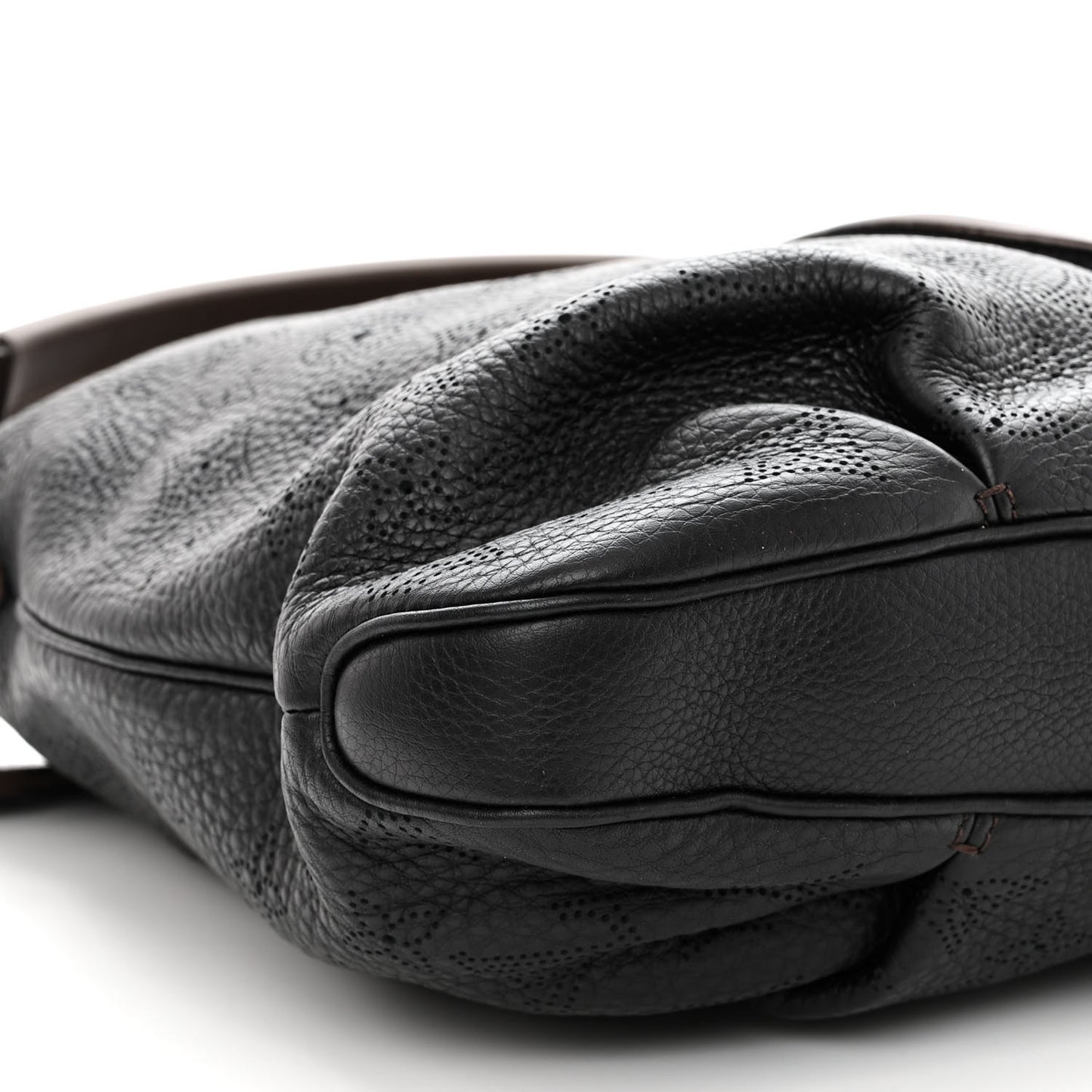 LOUIS VUITTON Mahina Selene PM Black