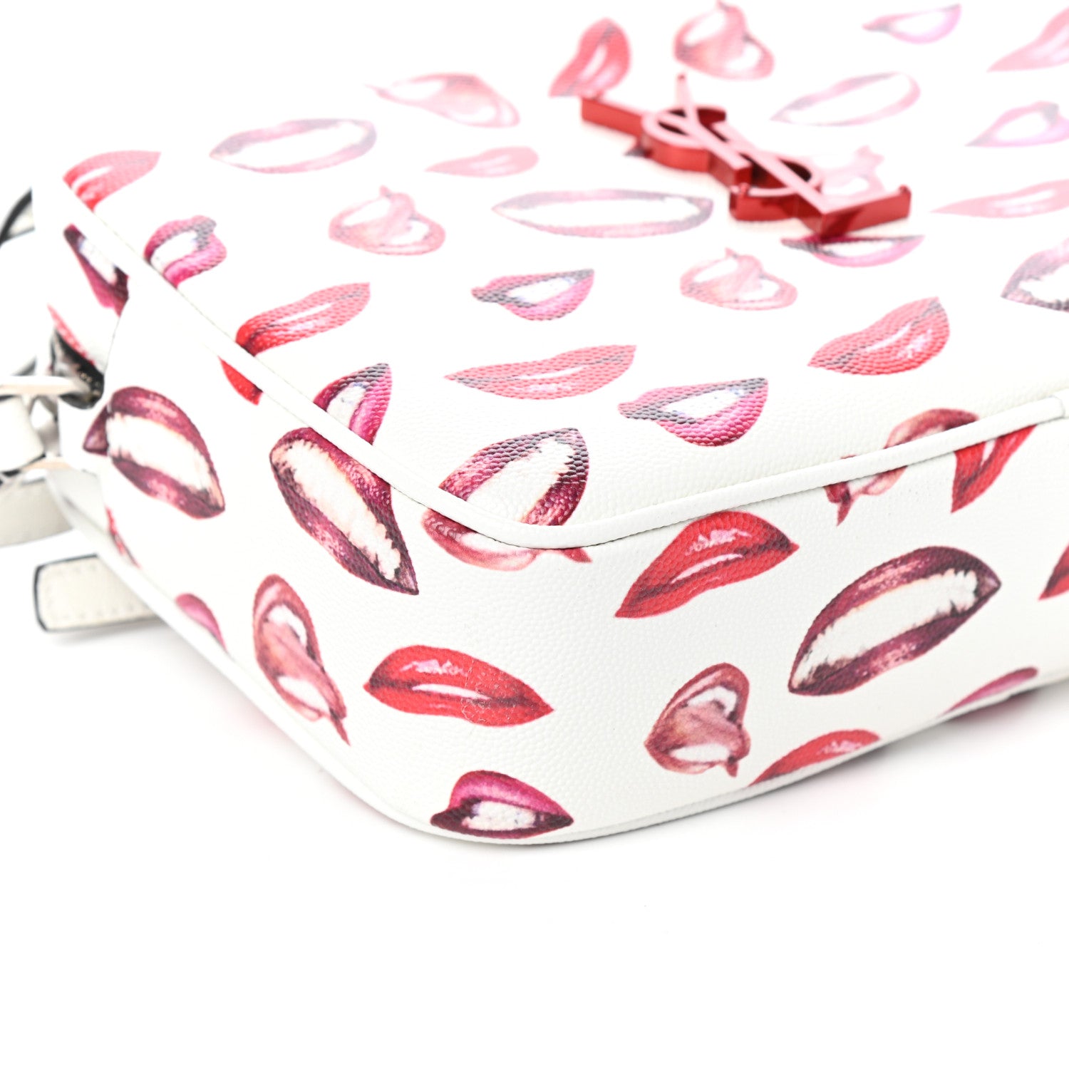 Saint Laurent Grain De Poudre Lips Print Medium Classic Monogram Camera Bag White Red 8 of 9