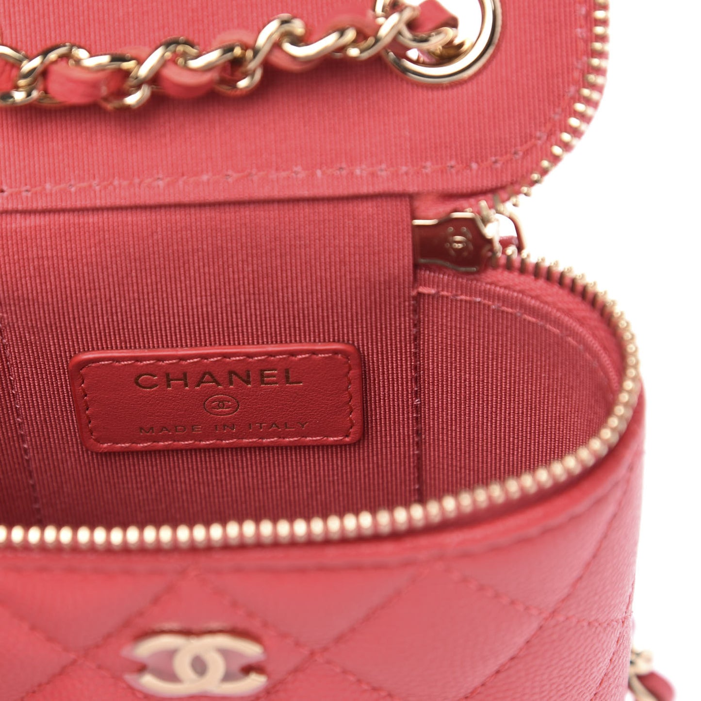 Caviar Quilted Small Vertical Coco Beauty Vanity Case With Chain Dark Pink