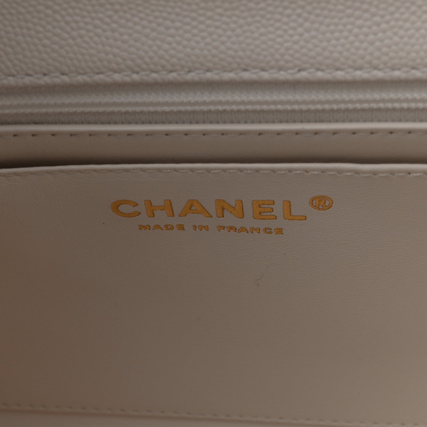 Caviar Quilted Medium Retro Twist Top Handle Flap White