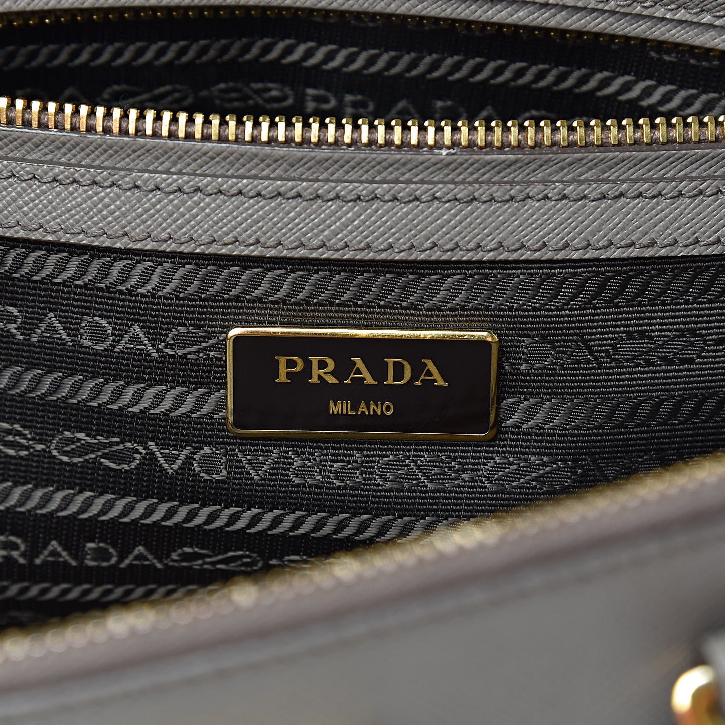 Saffiano Small Galleria Double Zip Tote Argilla