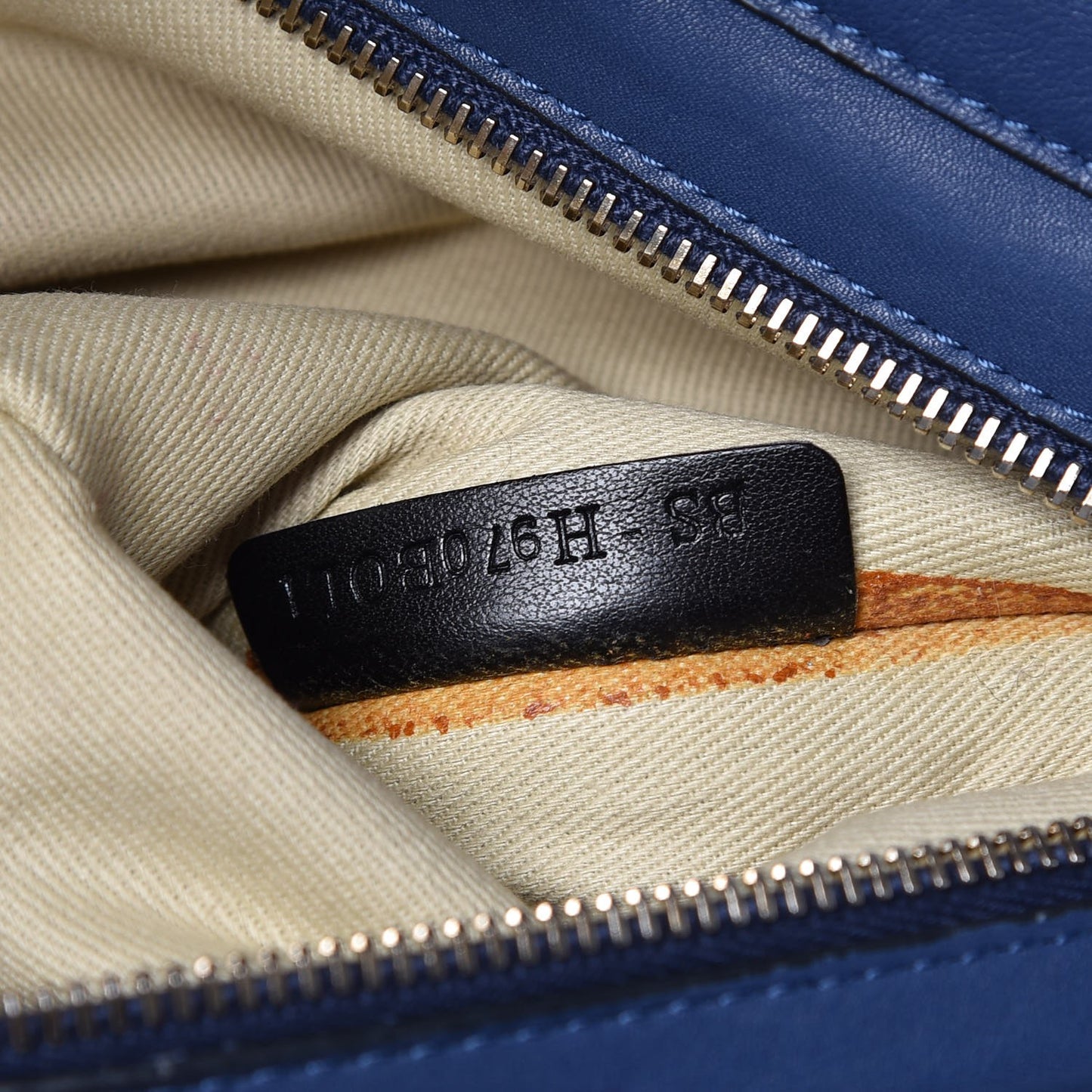 Vitello Medium Rockstud Tote Indigo