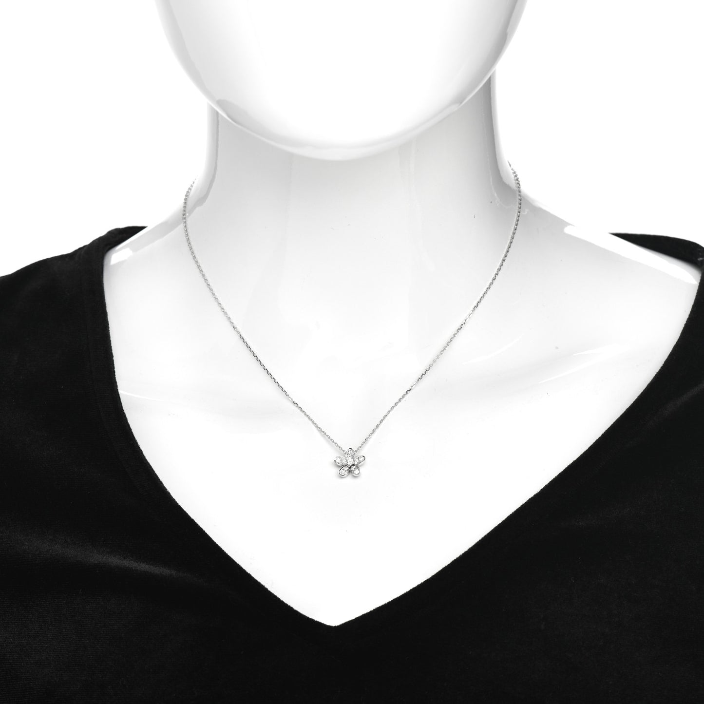 18K White Gold Diamond Socrate One Flower Pendant Necklace