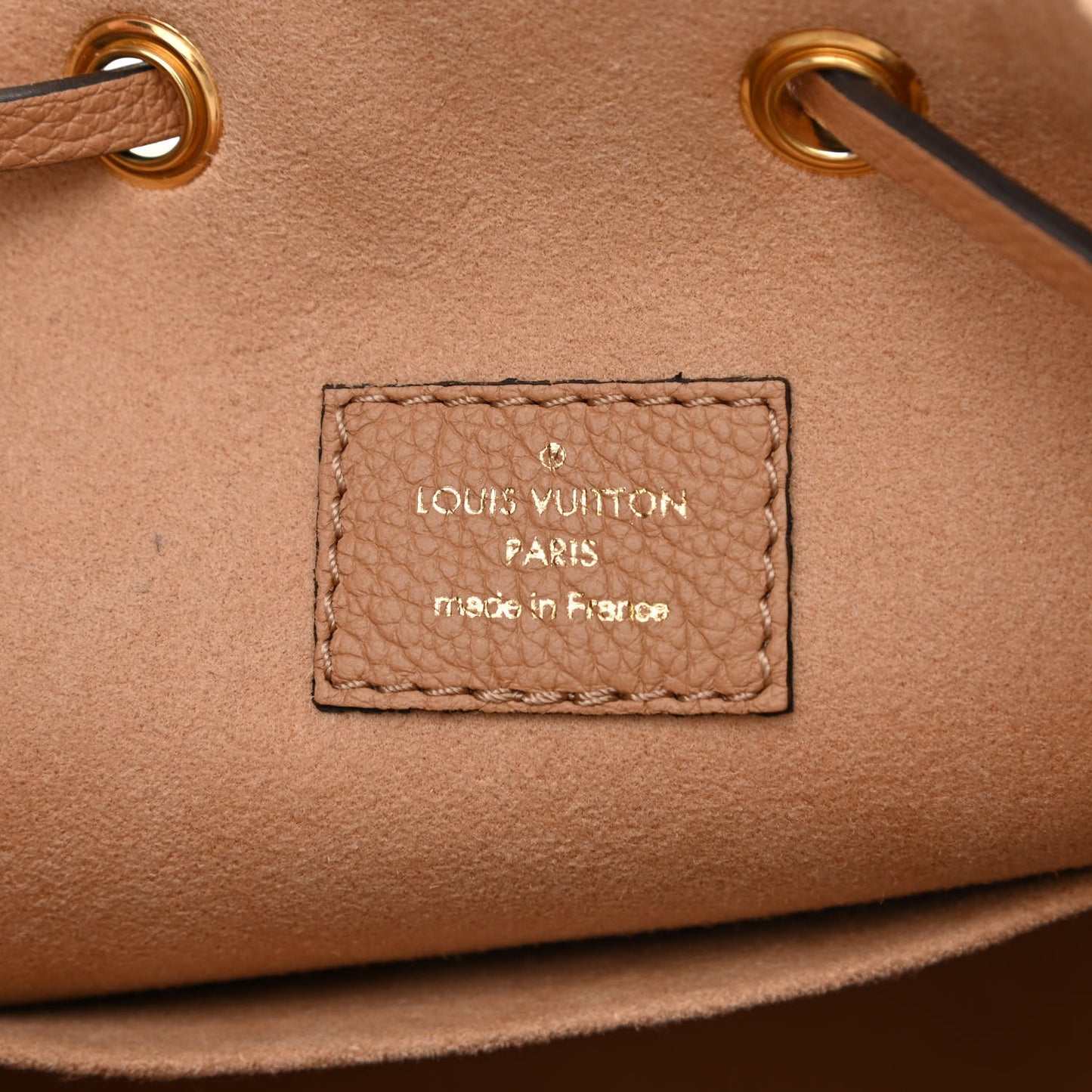 Calfskin Lockme Bucket MM Arizona Beige