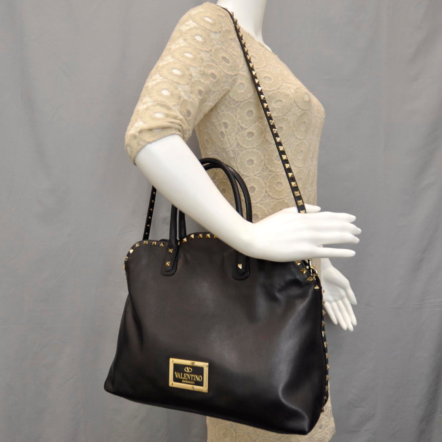 Vitello Rockstud Dome Satchel Black