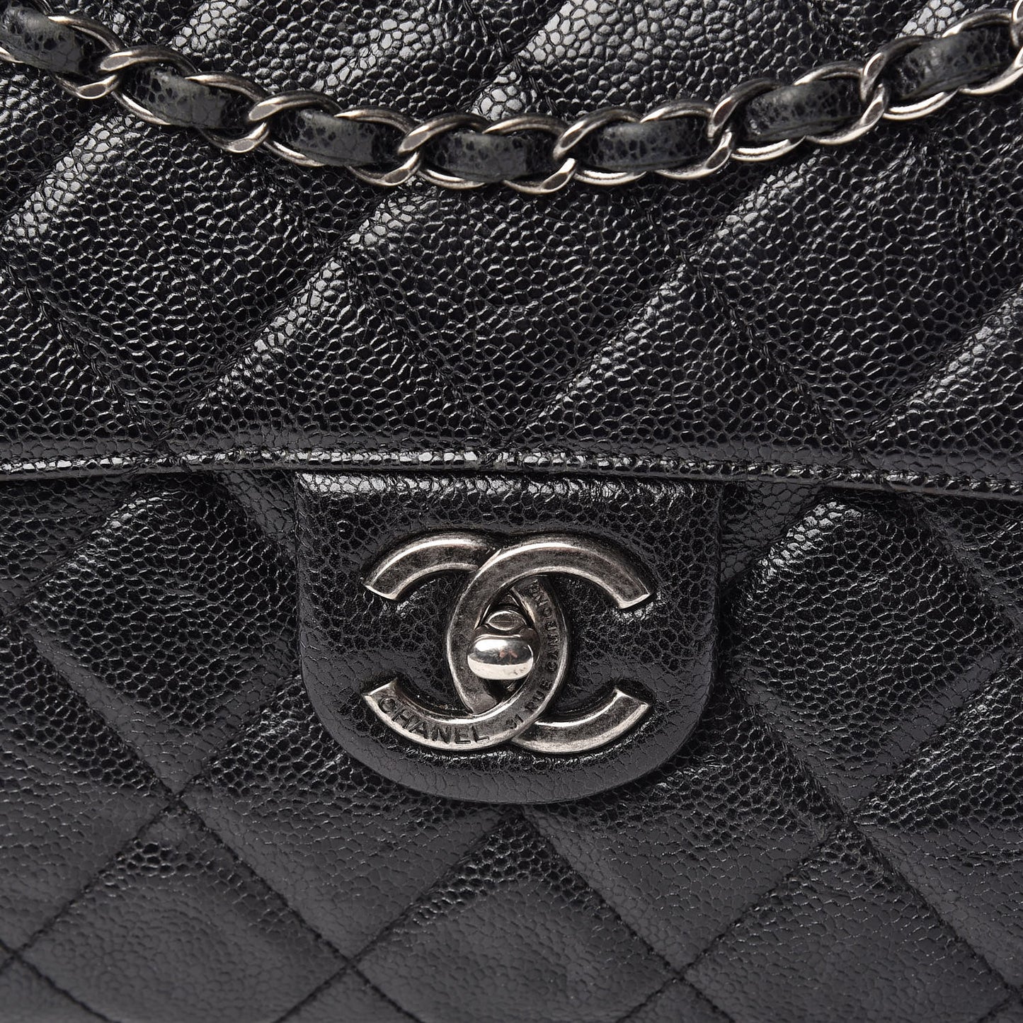 Crumpled Grained Calfskin Medium CC Crave Flap Black
